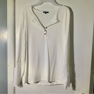 Roll Poly White Lacy Sleeve Button Front Sz L
